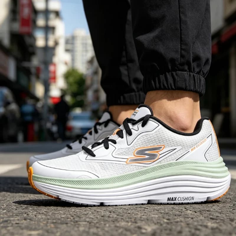 Scarpe da corsa traspiranti Skechers Max Cushioning da uomo, primavera 2026, 220615-WMLT