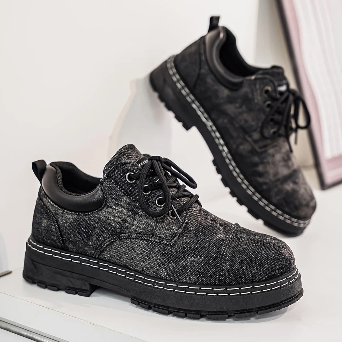 Abbigliamento casual da uomo per sport all'aria aperta, trekking, moda trendy, street style, comodo