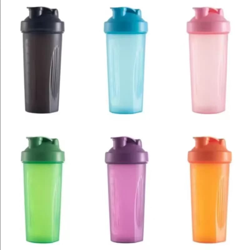 600ml Shaker Bottle 20oz Protein Shaker Plastic Bottle Portable Fitness Bottle for Fitness Enthusiasts Athletes