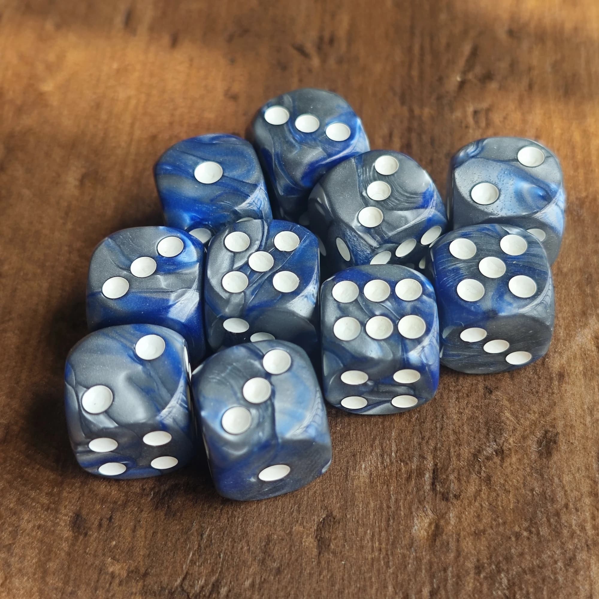 Set di dadi D6 con punti blu e bianchi da 16 mm Warhammers 40K Gioco da tavolo Dungeons and Dragons