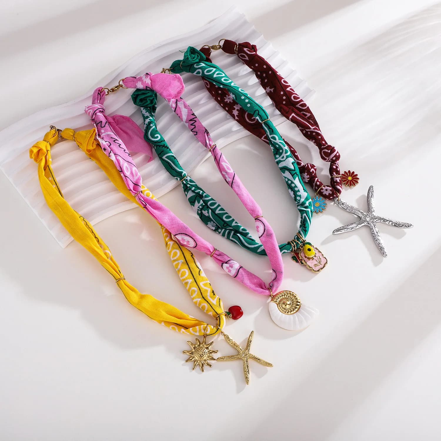 Collana Bandana con Ciondoli a Conchiglia, Lava, Stella Marina Testurizzata, Girasole e Conchiglie Marine - Girocollo per Vacanze al Mare, Regalo, Bijoux