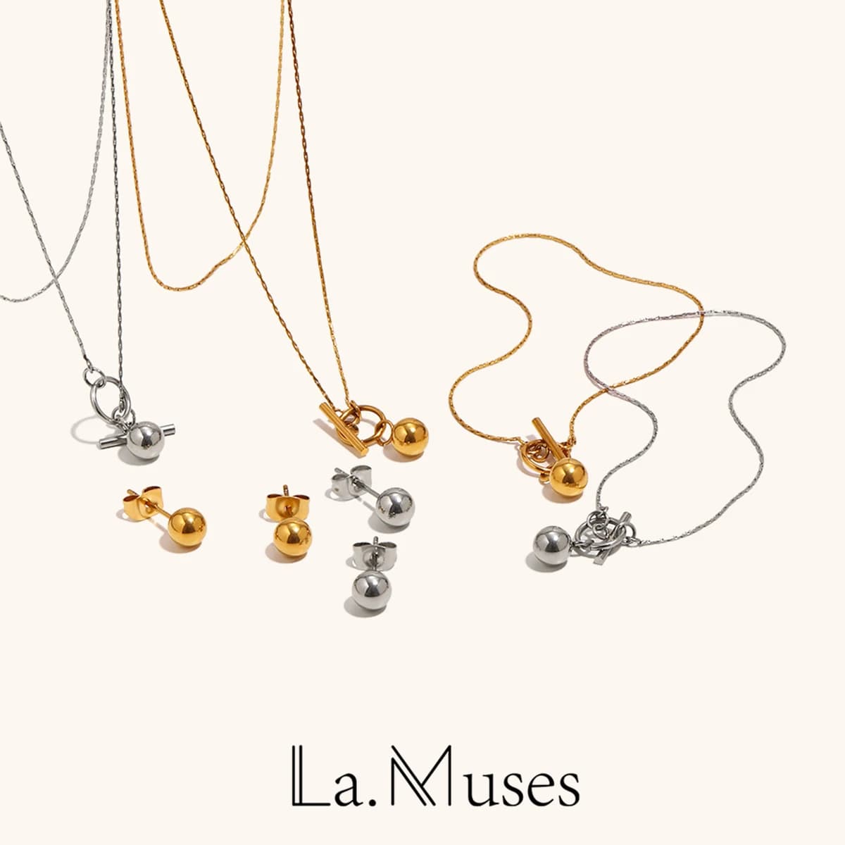 La. Set di Gioielli Muses con Collana e Bracciale da Donna in Acciaio Inossidabile, Perline Rotonde Semplici, Chiusura OT, Placcato Oro PVD