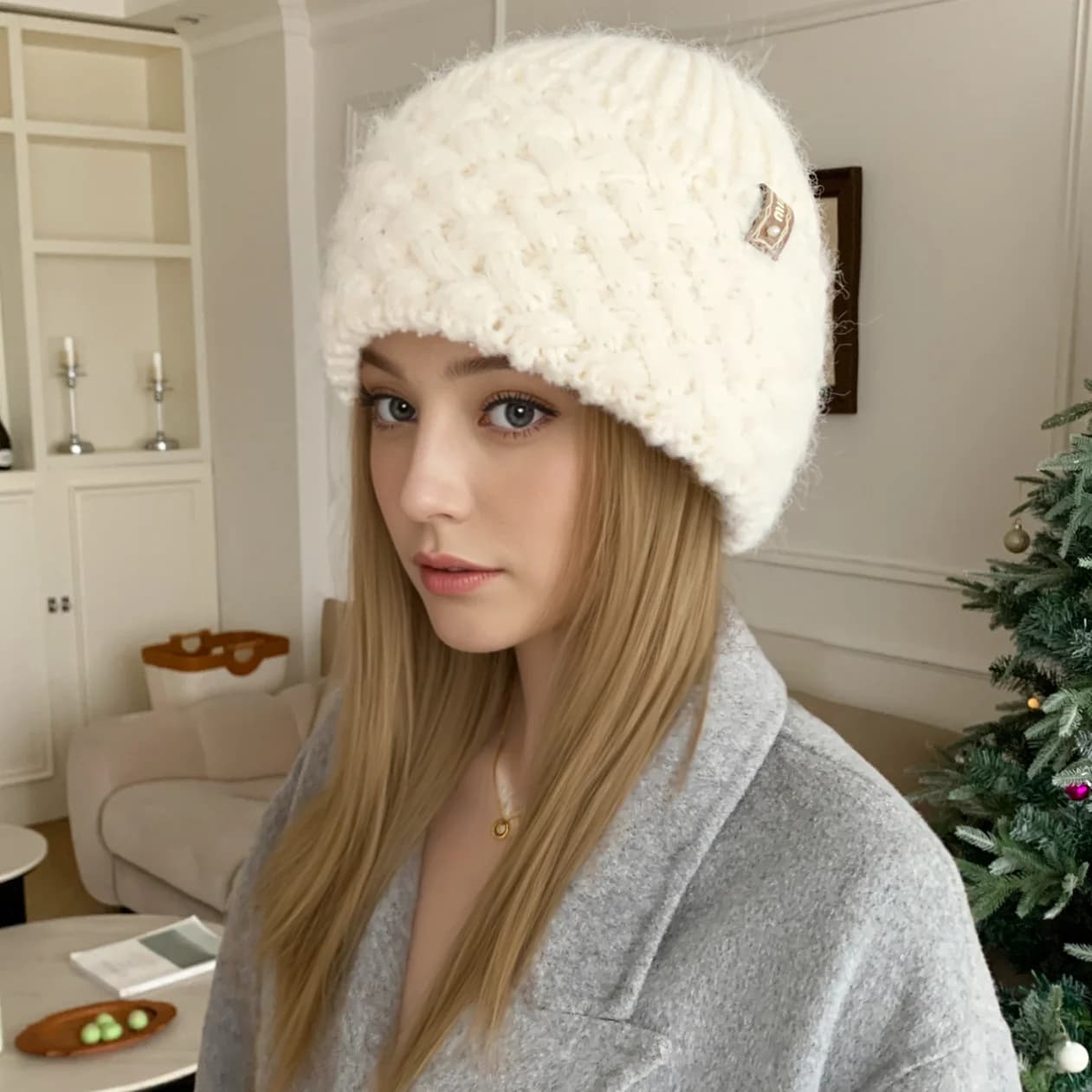 Cappello a cuffia caldo in pelliccia di peluche da donna nuovo Cappello lavorato a maglia alla moda Cappello invernale elegante femminile di moda