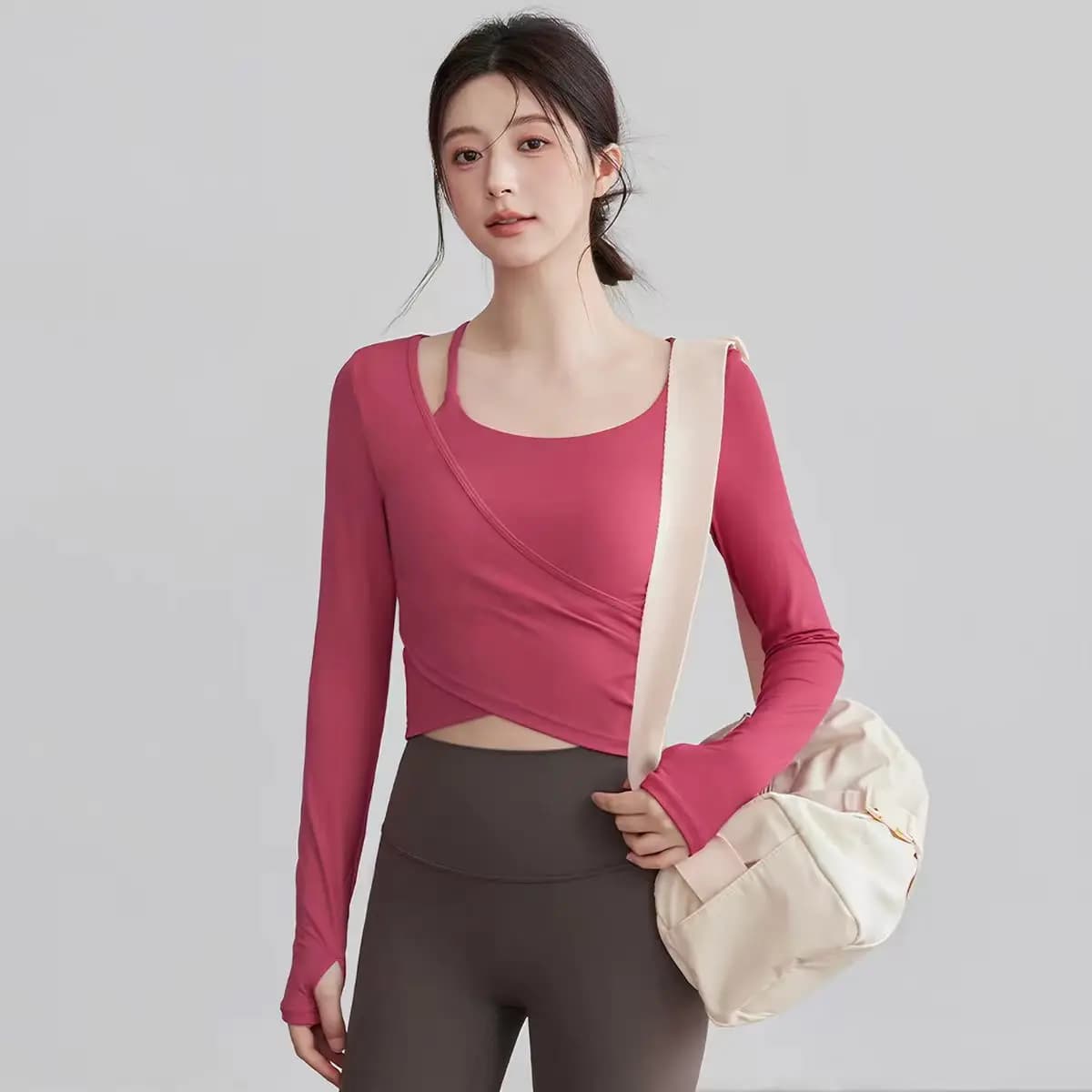 Top from Yoga Slim Fit for Women with Integrated Bra, Rapid Drying, Breathable, Elasticized, Long sleeves, Sporty Knits for Gym, Pilates, Fitness