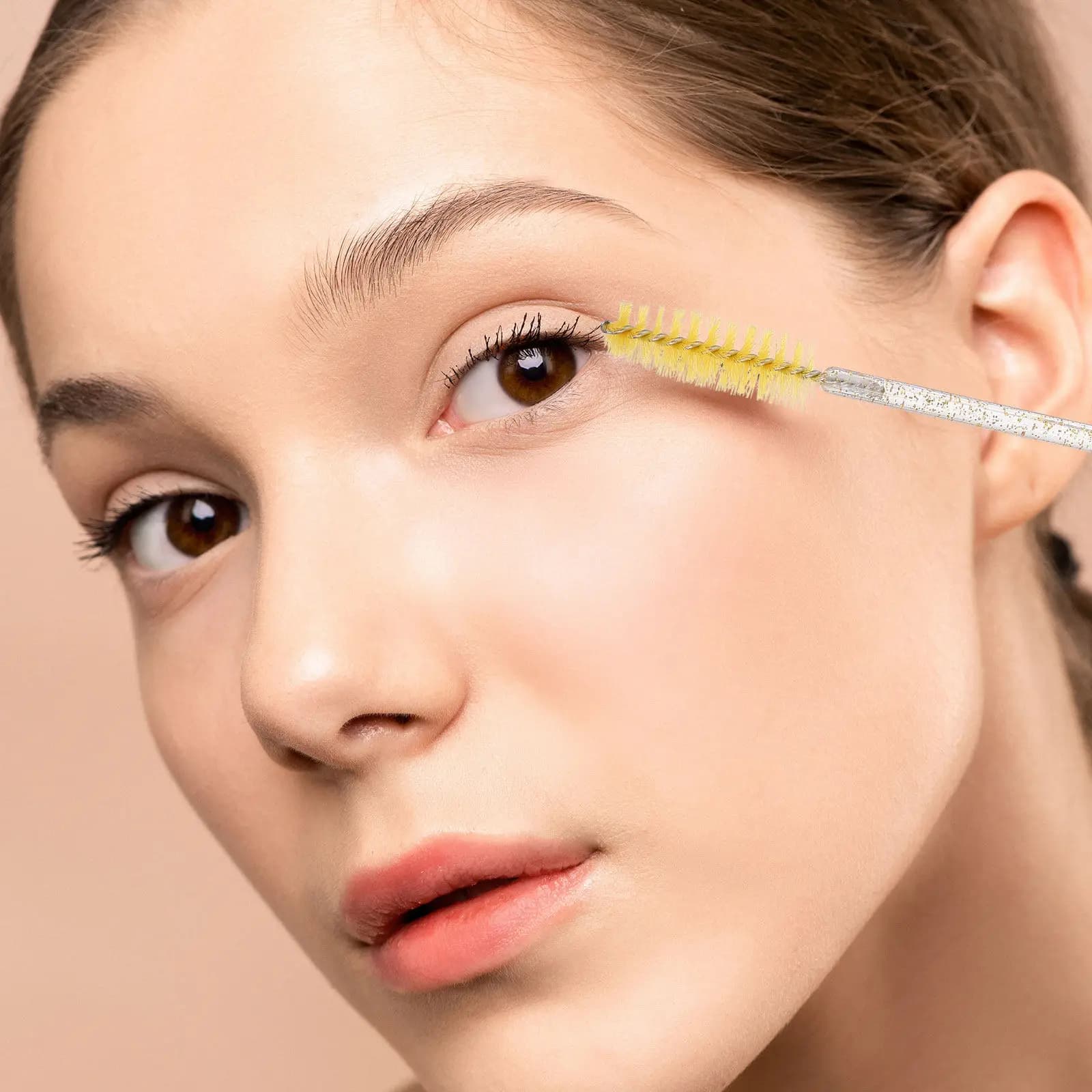 Set di 4 Spazzole per Ciglia con Portachiavi, Strumento Portatile per il Trucco, Pettine per Ciglia e Sopracciglia, Applicatore per Mascara, Essenziale per Viaggi