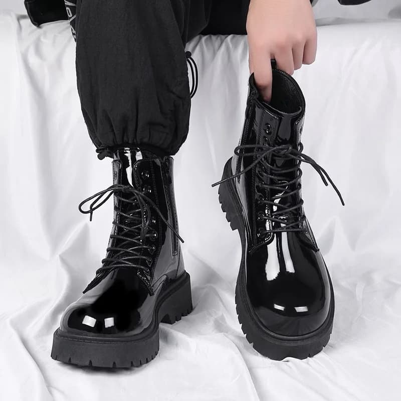 2025 nuovi uomini in pelle verniciata nera stivali da moto stile britannico coppia all'aperto stivali alti in pelle casual impermeabili in pelle