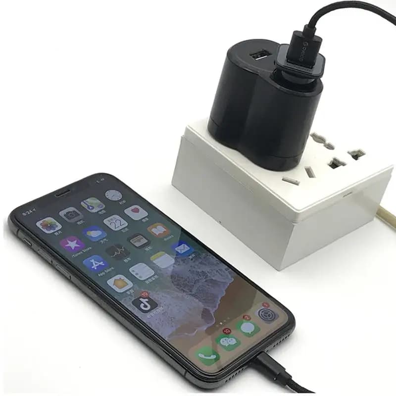 Caricabatterie per automobile: converte CA 220 V a CC 12 V utilizzando l'adattatore per accendisigari per auto, spina UE USA