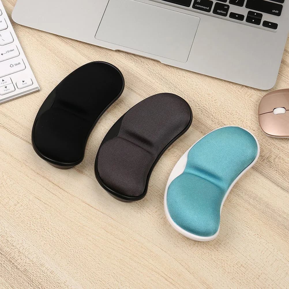 Tappetino per Mouse in Memory Foam Nero con Supporto Ergonomico per il Polso, Superficie Ondulata e Base Antiscivolo per Uso Domestico e Ufficio
