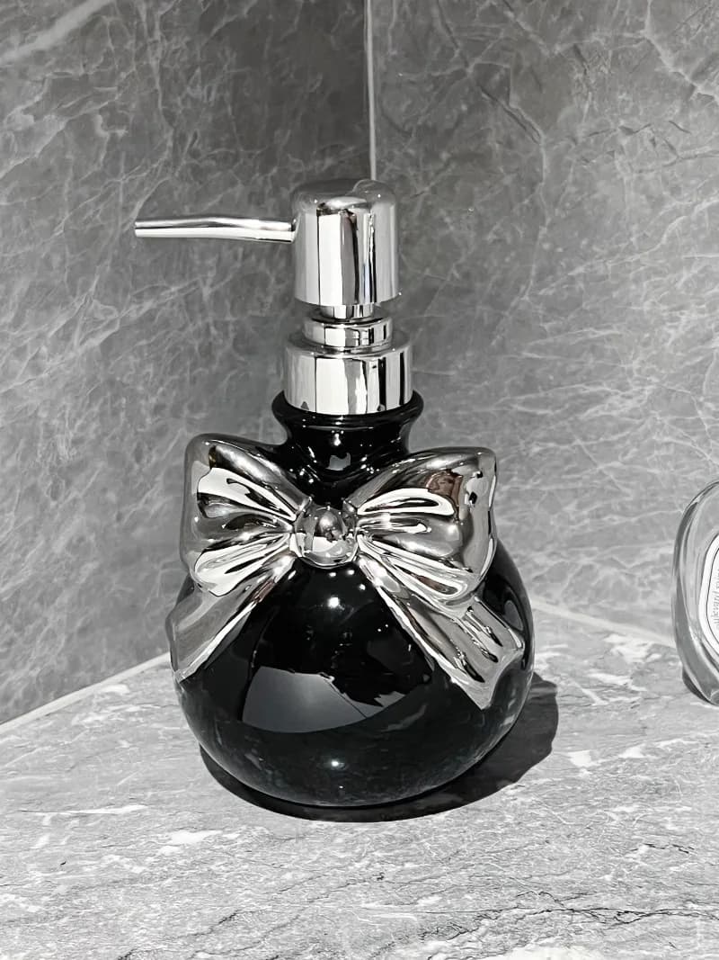 Bottiglia di lozione in ceramica con fiocco rosa di lusso, bottiglia di shampoo per bagno, dispenser di sapone con fiocco delicato, accessori per il bagno
