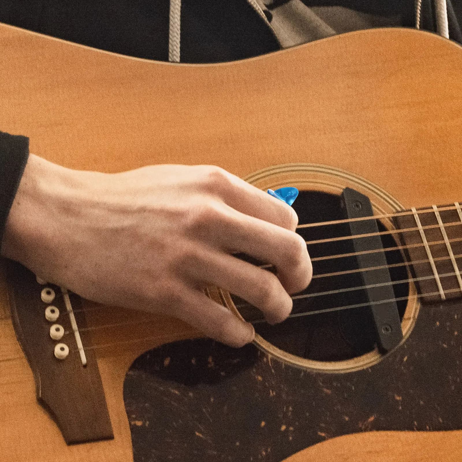 Set di 12 Plettri per Chitarra in Xylonite Premium, per un Controllo Migliorato, Riduzione dello Scivolamento, Comfort Duraturo, Sensazione Naturale e Suono Potenziato