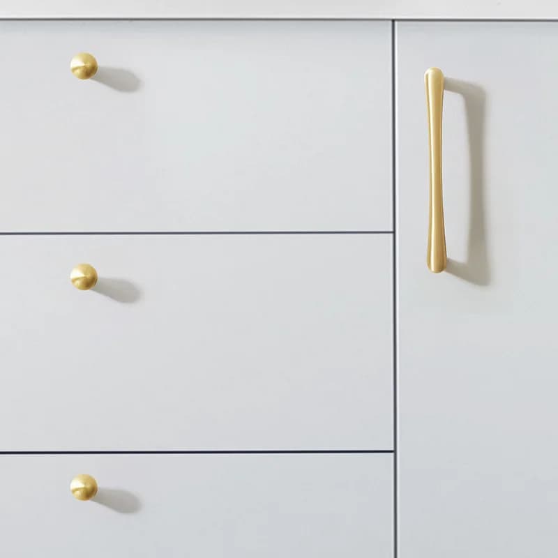 Maniglia per armadio in ottone nordico Maniglia per cassetto moderna di lusso con sfera rotonda in argento cromato Foro singolo