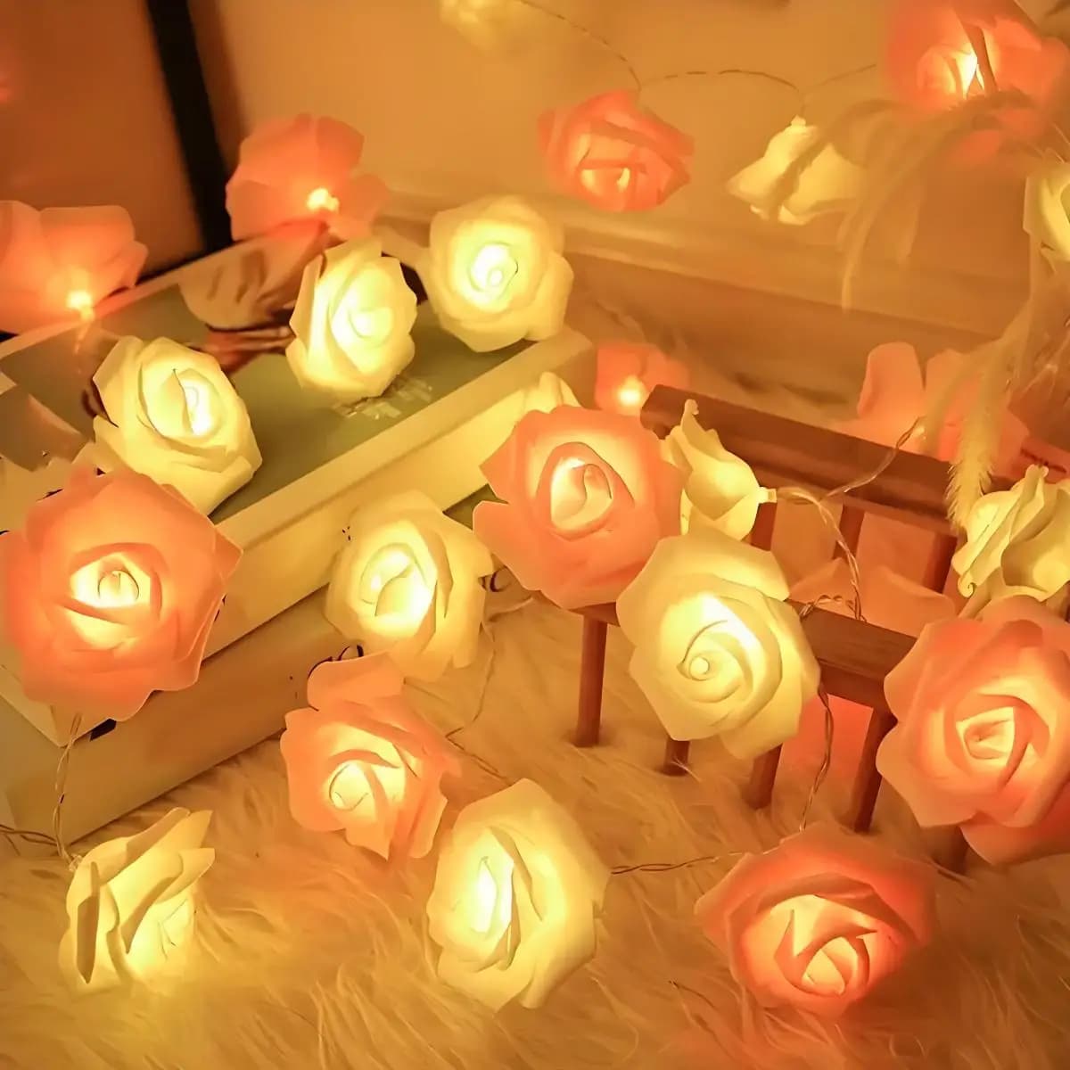 Stringa di luci a forma di rosa a LED, alimentata a batteria, fiori artificiali, decorazione d'atmosfera, adatta per compleanni, matrimoni, festival