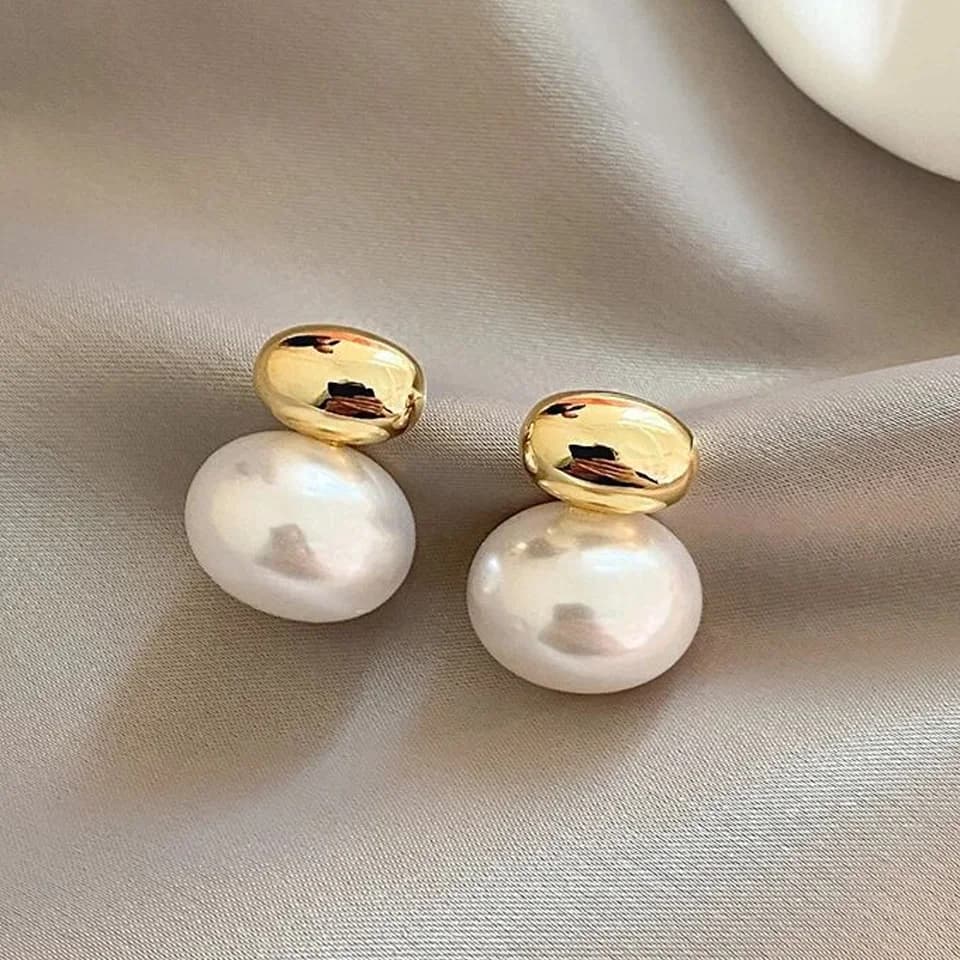 Yupsk Orecchini di perle piatte impiombate di fagioli color oro francese per le donne Accessori per orecchie di perle lisce di moda coreana regalo per il nuovo anno