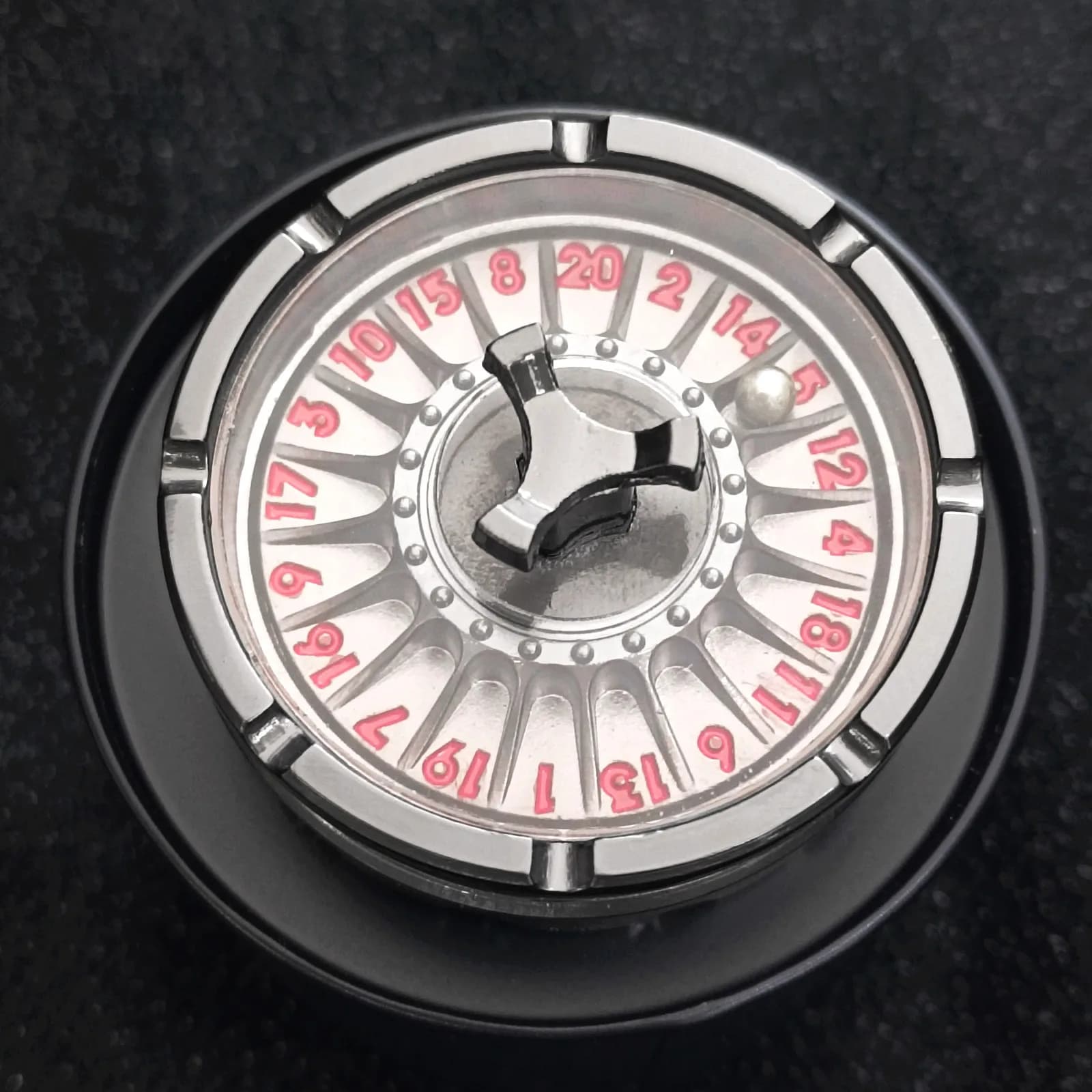 DND Fingertip Gyro Rotating Roulette Dice for Dungeons and Dragons RGP Role-play Games Player Spinner D&D Metal Dice Accessories