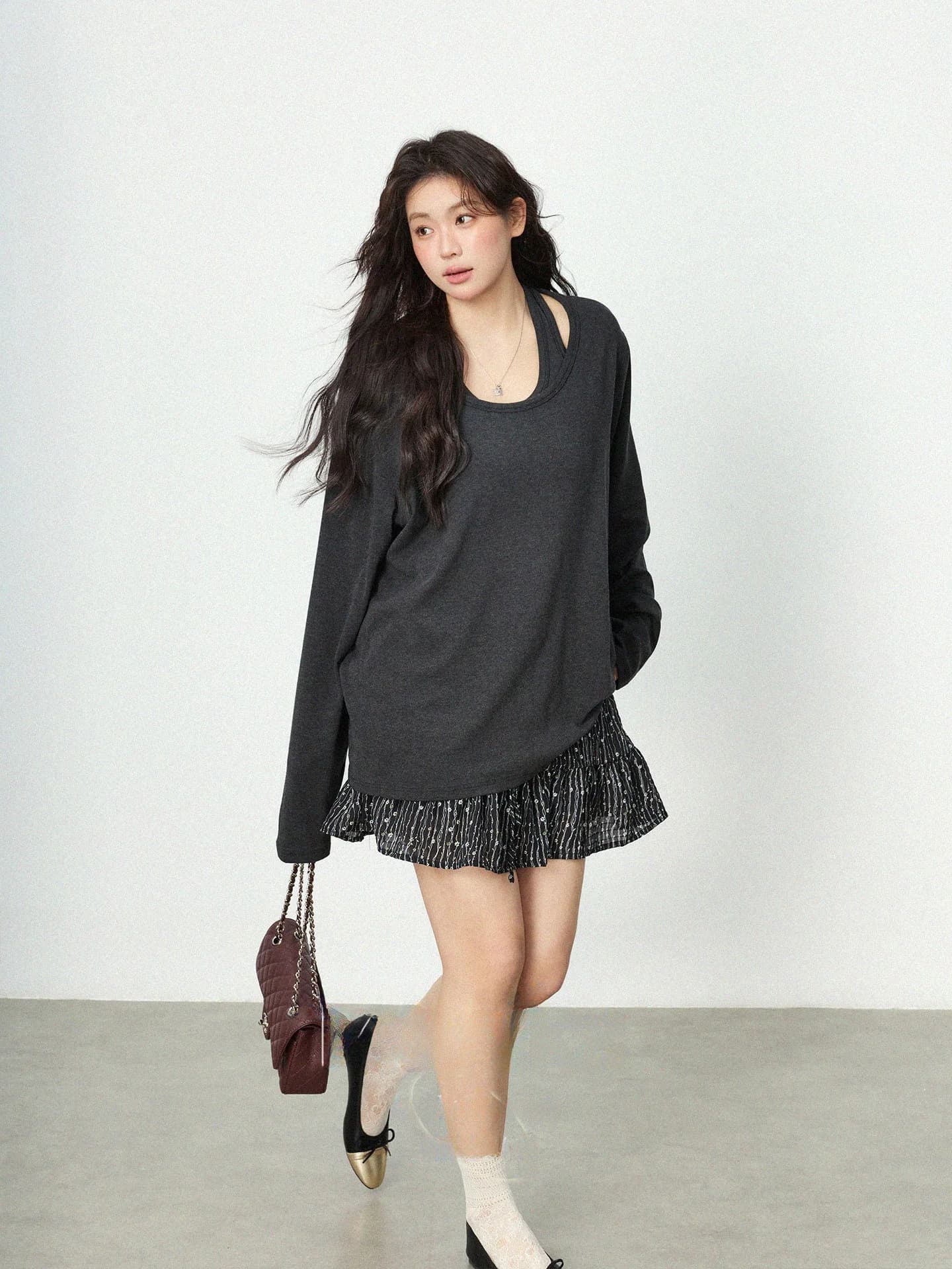 T-shirt a maniche lunghe da donna taglie forti, stile vintage con scollo all'americana, top snellente per la moda primaverile casual da donna taglie forti