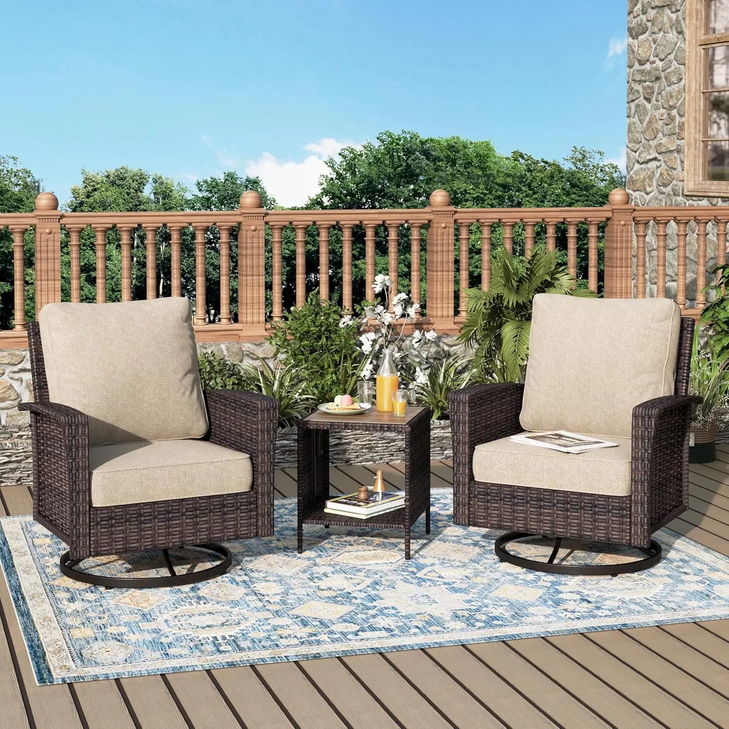 Set di 2 Sedie da Patio Girevoli in Vimini con Schienale Alto e Tavolino Laterale, Imbottite, per Terrazza e Veranda, 3 Pezzi Beige, Personalizzabili