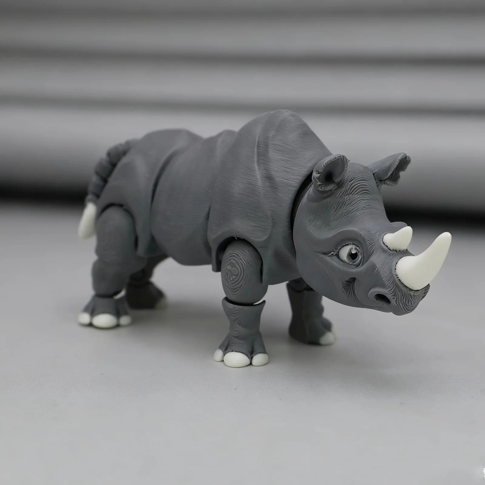 Decorazioni per la casa Simpatici giocattoli con stampa 3D Giunti Simulazione mobile Rinoceronte di fauna selvatica Modelli di giocattoli Figurine in piedi Accessori