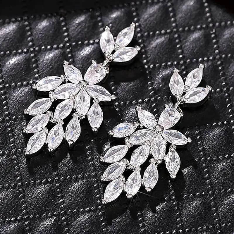 Huitan Earrings for Women, with Zirconia Cubica Brilliant Marquise Shape, Fashion Accessories, Party Jewelry and Weddings