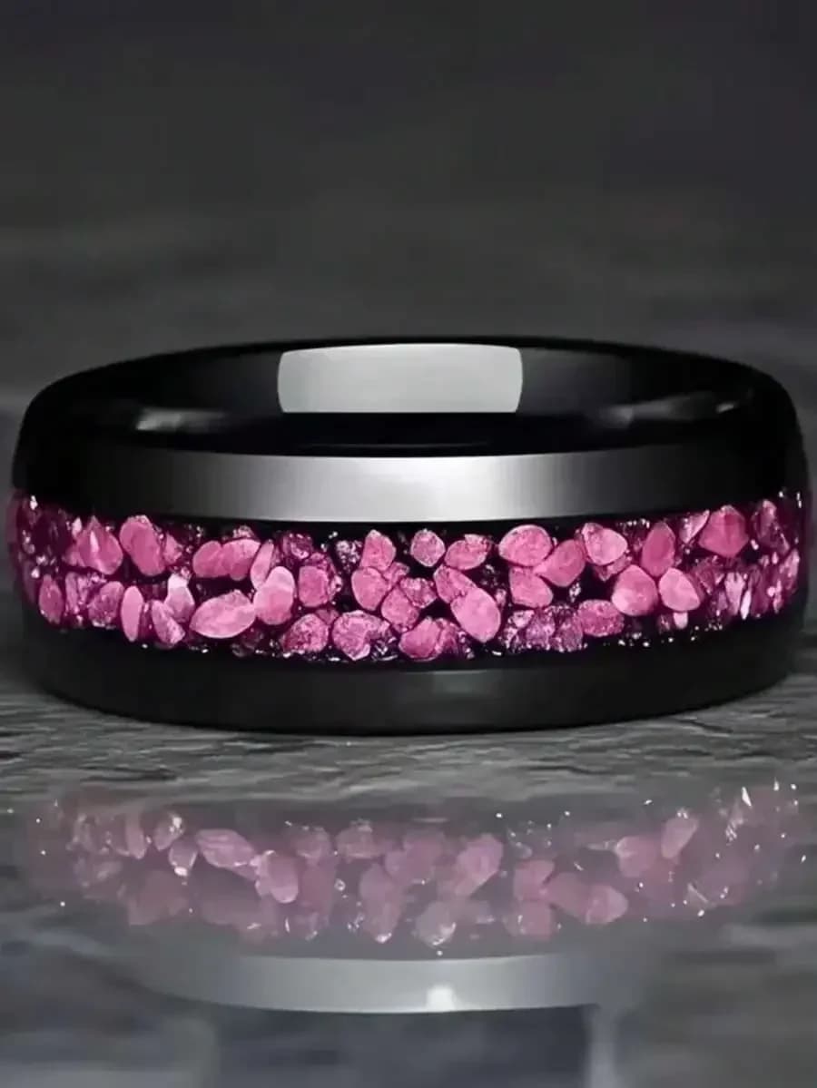 Anello in acciaio inossidabile nero con intarsio in pietra rosa vibrante per un look elegante da indossare tutti i giorni