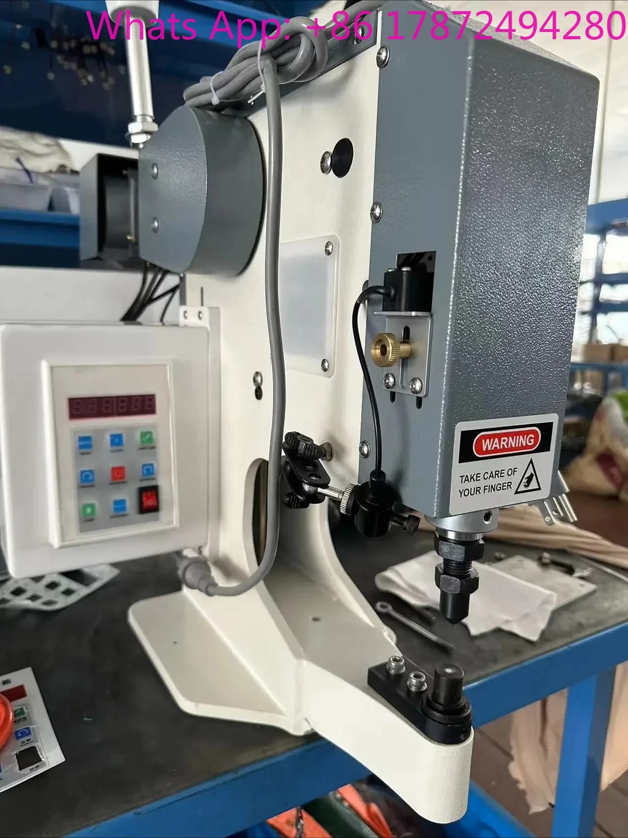 Macchina da Cucire Industriale Elettrica per Attaccare Bottoni DS-T9, Sistema di Attacco Bottoni con Azionamento Diretto e Sicuro