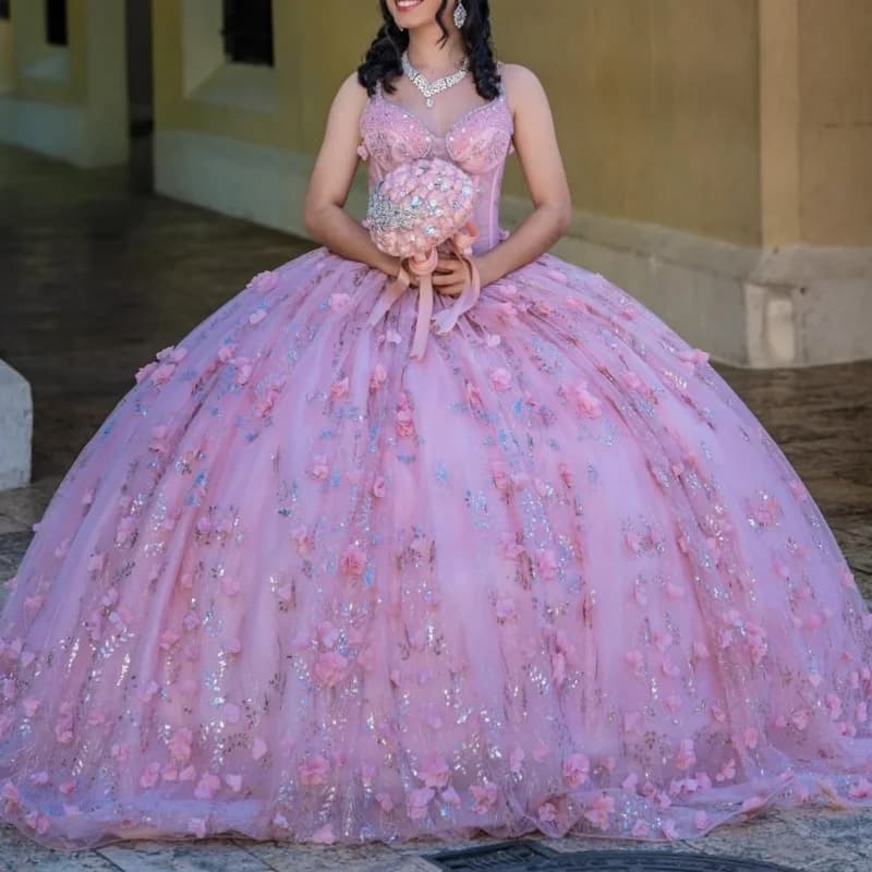 Abiti Quinceanera rosa con spalle scoperte Abito da ballo dolce 16 Abito con cinturino per spaghetti Applique Perline di fiori Corsetto in tulle Festa di compleanno