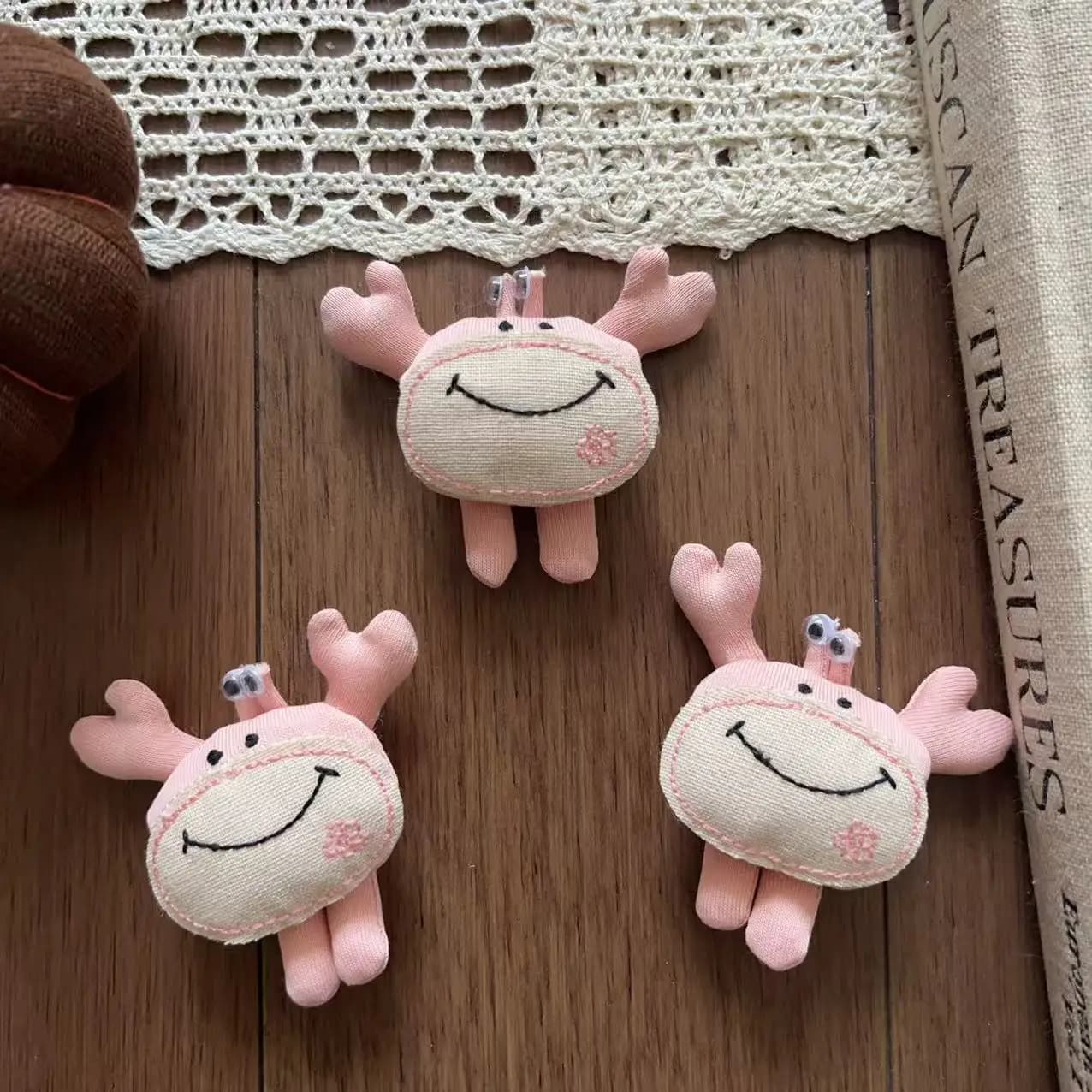 Premium Fabric Cute Pink Crab Hair Brooch Pin DIY Handmade Doll for Shoes Socks Hat Bag Pendant Clothing Trim