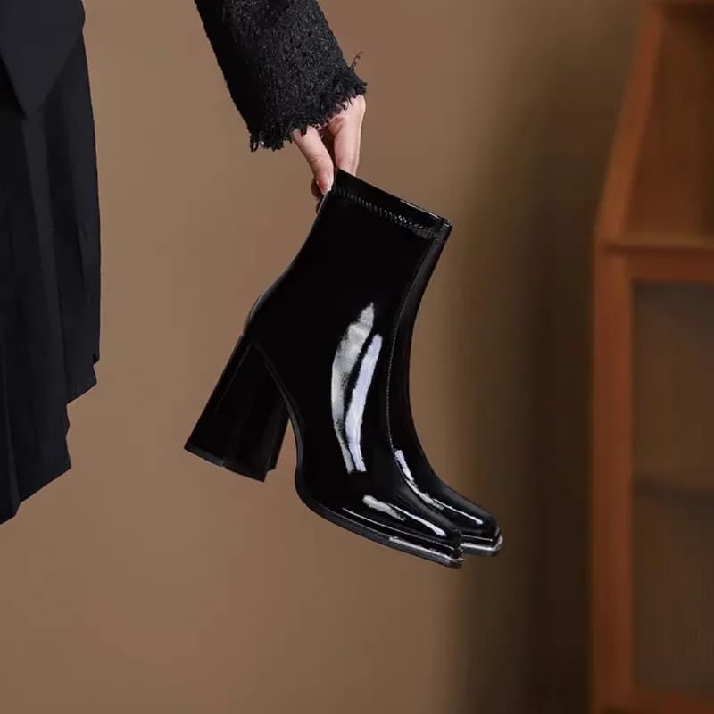 Stivali da donna di lusso Stivali in pelle verniciata con testa quadrata alla moda Stivaletti con cerniera laterale per donna Stivaletti con tacco alto in pelle scamosciata Botas
