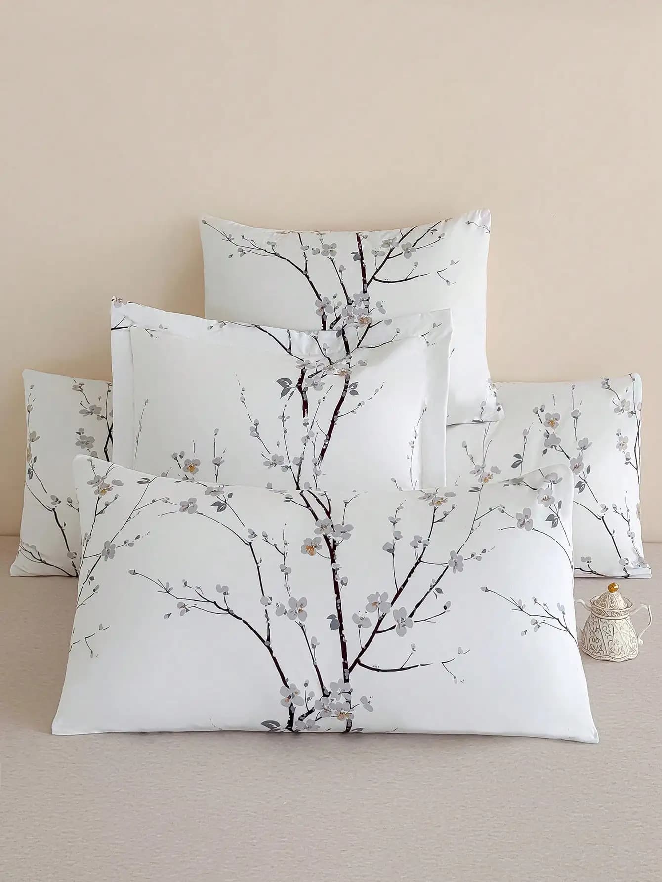 1 microfiber soft pillowcase with flower, hypoallergenic and breathable branches print, Queen size