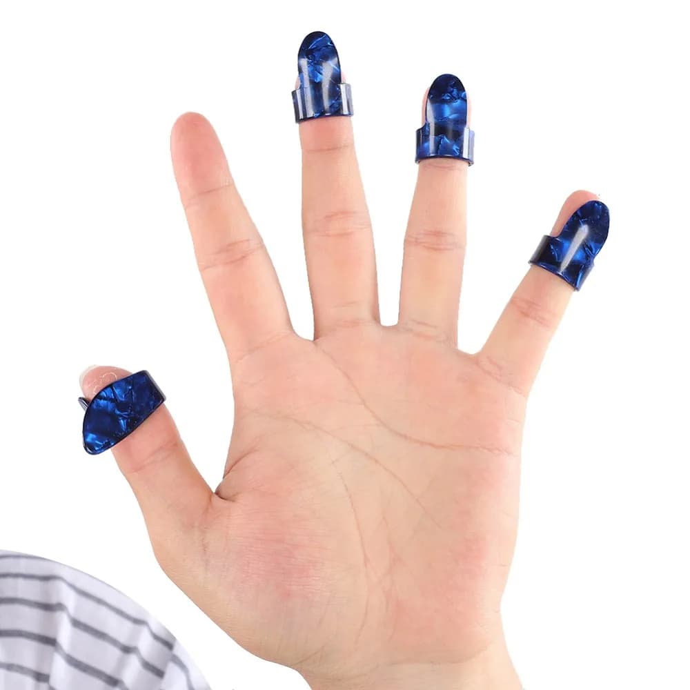 10 Plettri in Celluloide ​ Kit di Accessori per Chitarra ​ ​ 8 Ditali di protezione per le dita ​ Scatola di ferro ​ Slide per Chitarra ​ ​ 4 Slides per Chitarra ​ ​ Plettro per Chitarra ​