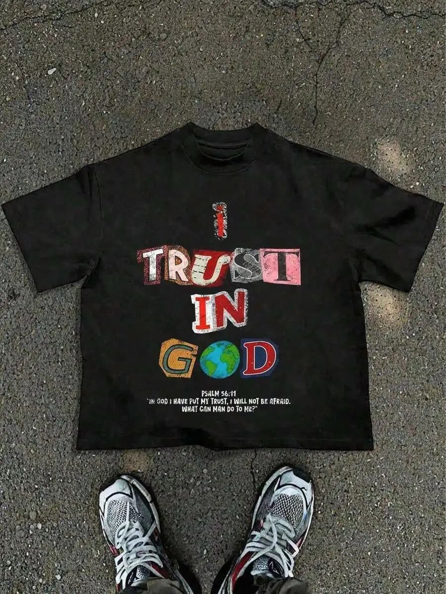 T-shirt oversize streetwear con stampa di lettere e versetto biblico Salmo 56:11 in cotone nero a maniche corte con scollo rotondo