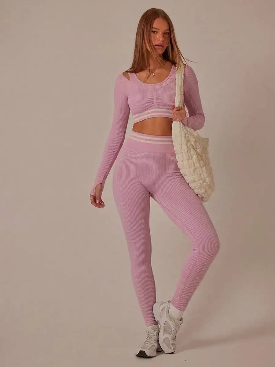 Top corto a maniche lunghe con arricciatura sul davanti e leggings, completo due pezzi da donna