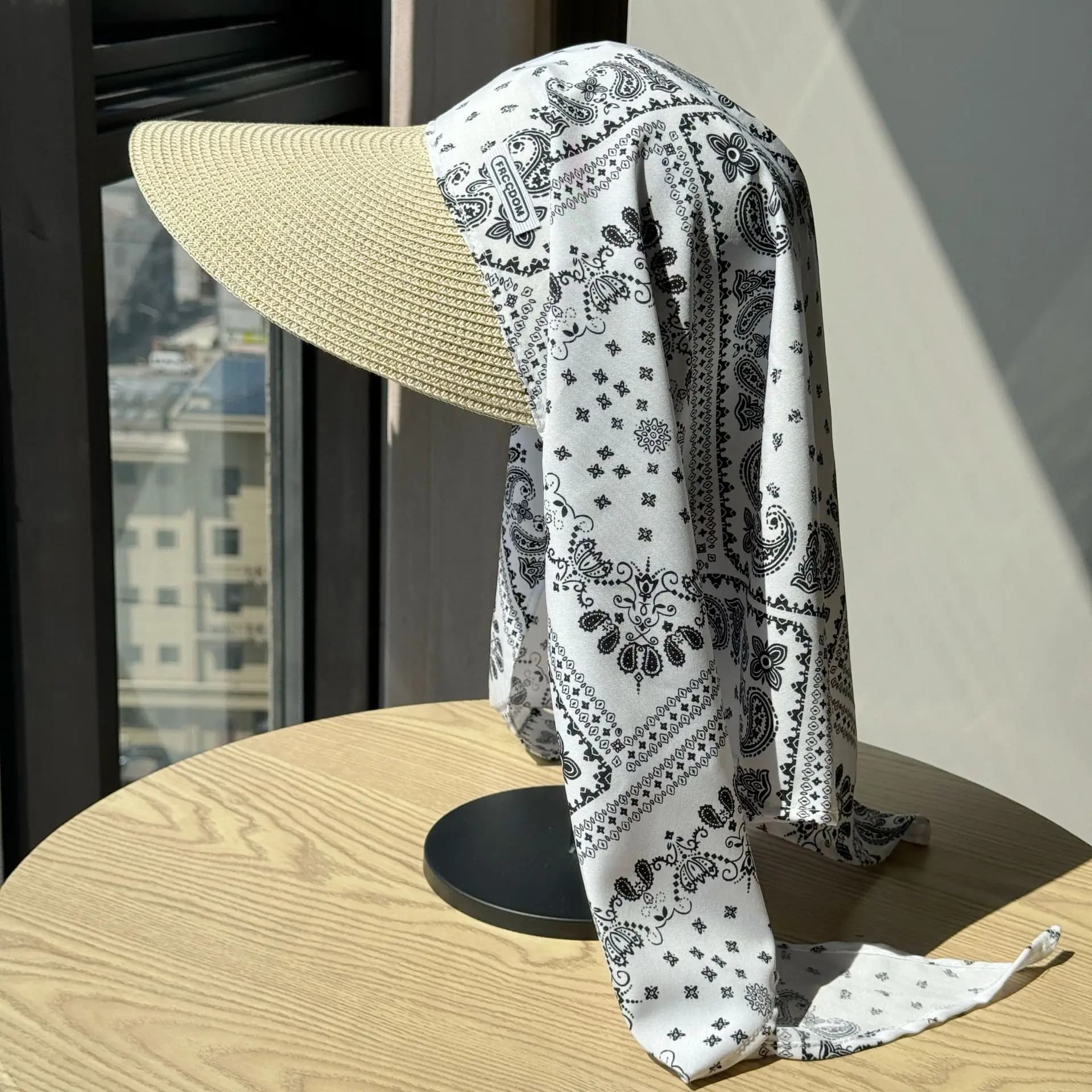 Nuovi berretti personalizzati per foulard con protezione per il collo per le donne Protezione solare estiva per traver Cappelli da sole in paglia con cinturino alla moda versatile
