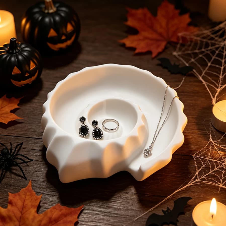 Light Luxury Matte White Nautilus-Shaped Jewelry Display Tray, Ocean-Themed Scallop-Edged Jewelry Dish Storage Rack, Ring, Earring, and Necklace Storage Display Tray, Dressing Table, Entryway, Bedside Table Decorative Tray, Multifunctional Desktop Small Accessory Storage Box, Nordic Elegant Style with Smooth Matte Finish, Home Dressing Table Bedroom Decoration Ornament, High-End Women's Gift, Creative Birthday and Holiday Gift Item