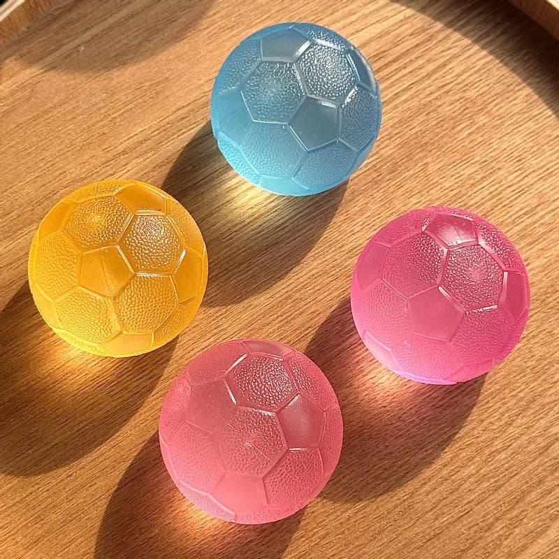 Pallina Antistress a Forma di Pallone da Calcio/Rugby/Basket, Giocattolo Morbido in Maltosio per Alleviare l'Ansia di Lavoratori d'Ufficio e Studenti