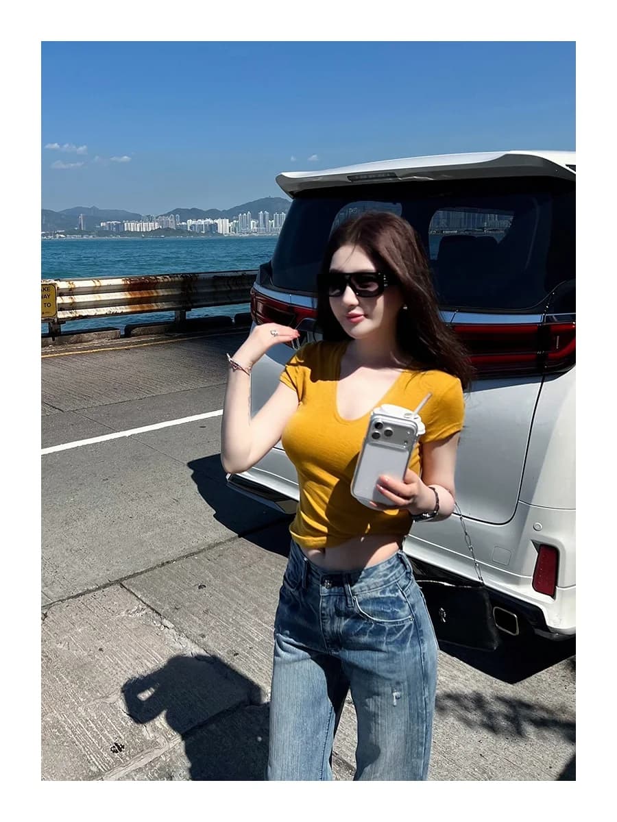 T-shirt slim fit con scollo a V e maniche corte Pure Desire Rylee in misto lana, top casual da donna versatile e dimagrante per l'estate