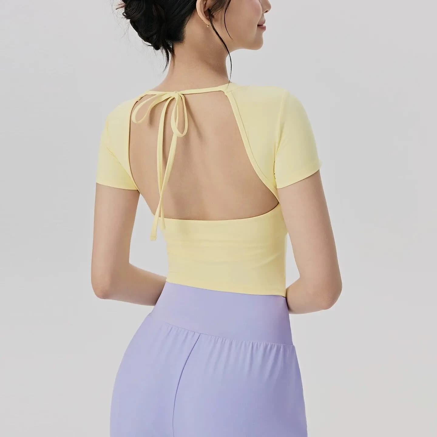 Maglietta Sportiva da Donna Slim Fit ad Asciugatura Rapida, Top da Pilates e Corsa con Imbottitura sul Petto, Abbigliamento Fitness Yoga, Maglia da Corsa Sexy a Maniche Corte