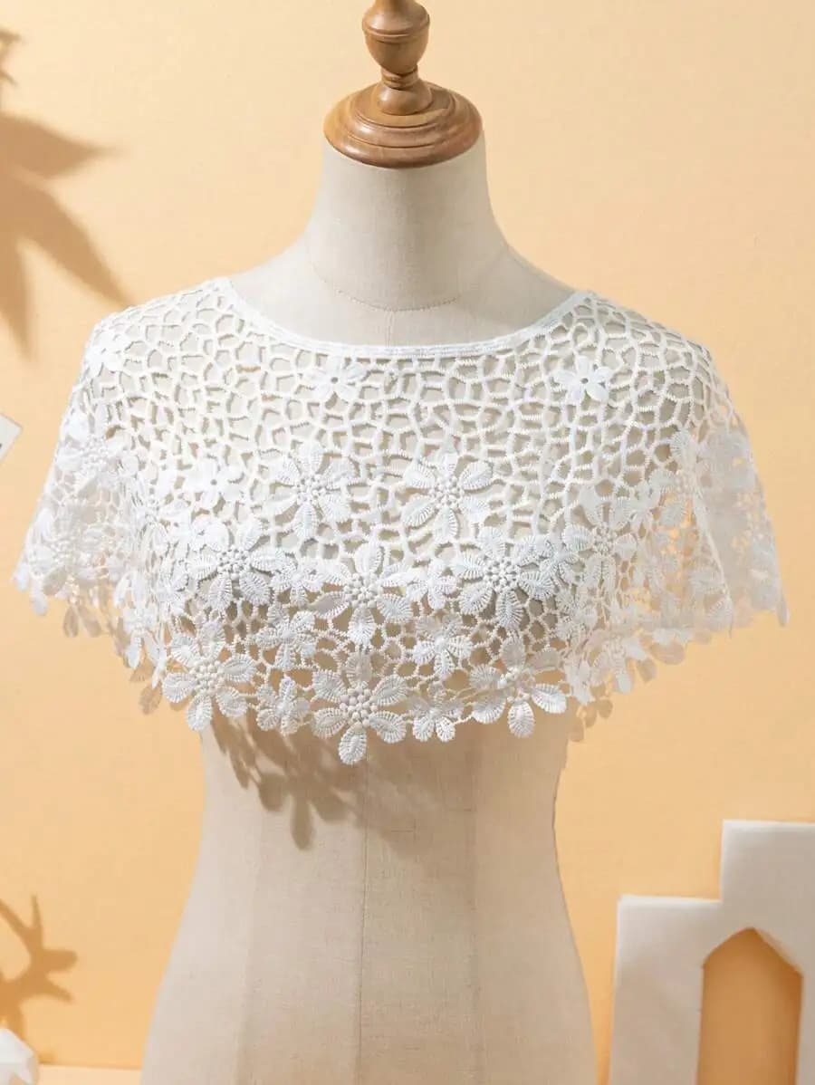 Sciarpa/Chalotte in pizzo all'uncinetto bianco floreale con design traforato per donna, stile boho, per feste e uso quotidiano