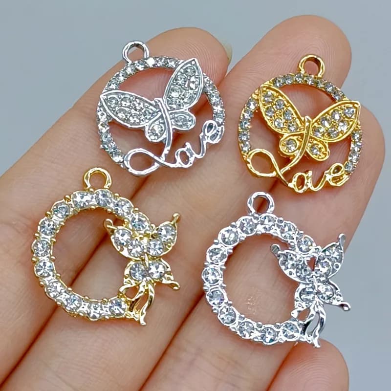4 pezzi di ciondoli a forma di farfalla in zircone alla moda, con anello cavo a forma di LOVE, accessorio per gioielli fai da te, adatto per collane, bracciali, orecchini, decorazioni, portachiavi, ciondoli, bellissimo regalo.