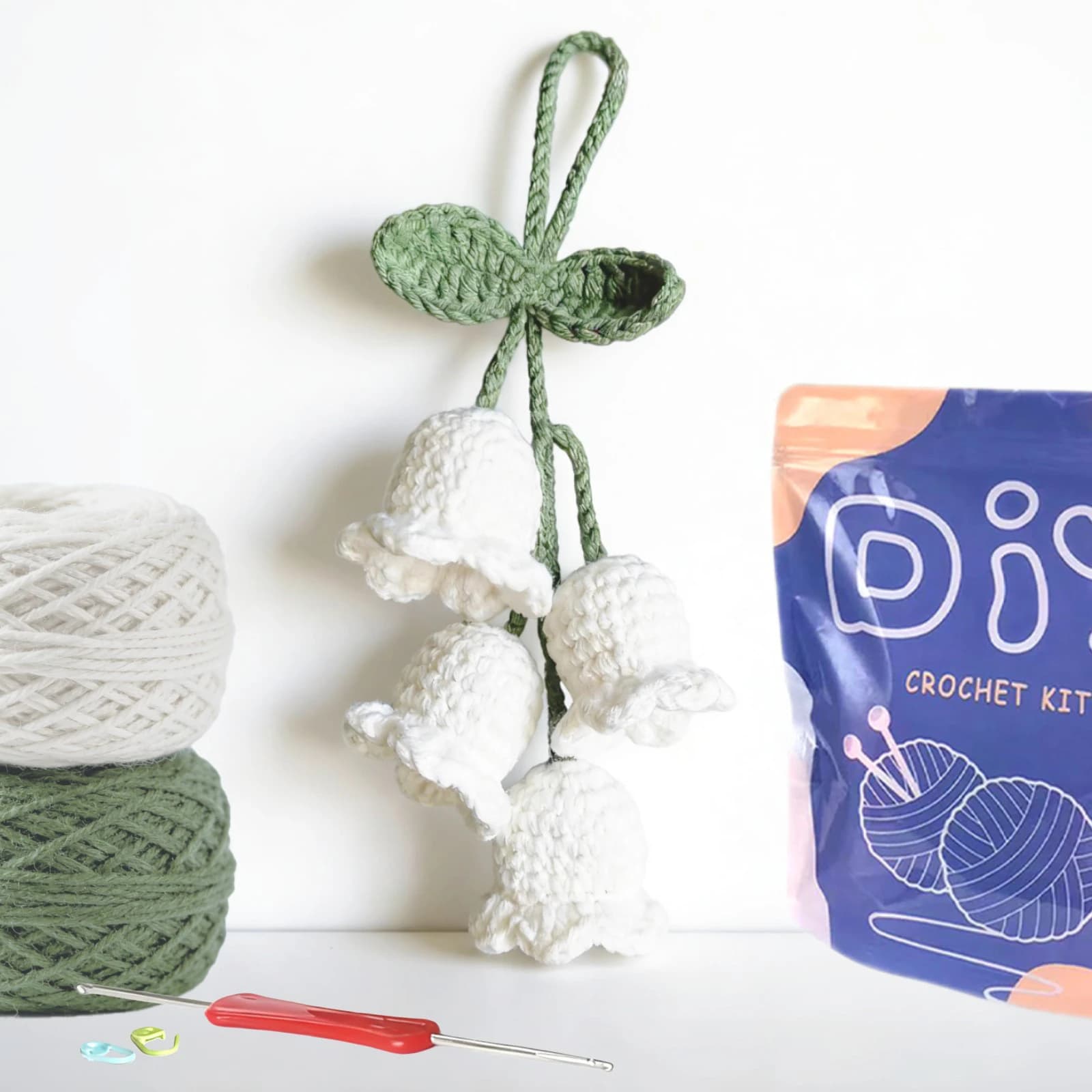 Kit uncinetto fai da te con ciondolo a forma di fiore di giglio, set di uncinetti artigianali con manuale di istruzioni e video tutorial (accessori inclusi)
