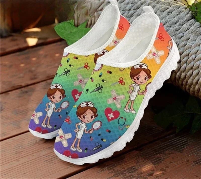 Scarpe da donna con design a gradiente, estive, comode, basse, da infermiera, con stampa medica, slip-on, mocassini da donna