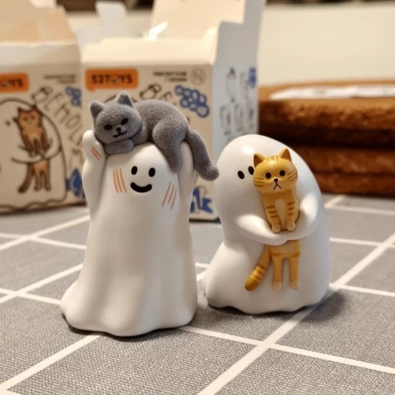 52TOYS Ghost With Cat Blind Box - Miniature Floccate Carine, Statuette Artistiche da Collezione, Ornamento da Scrivania per Amanti dei Gatti, Regalo di Compleanno