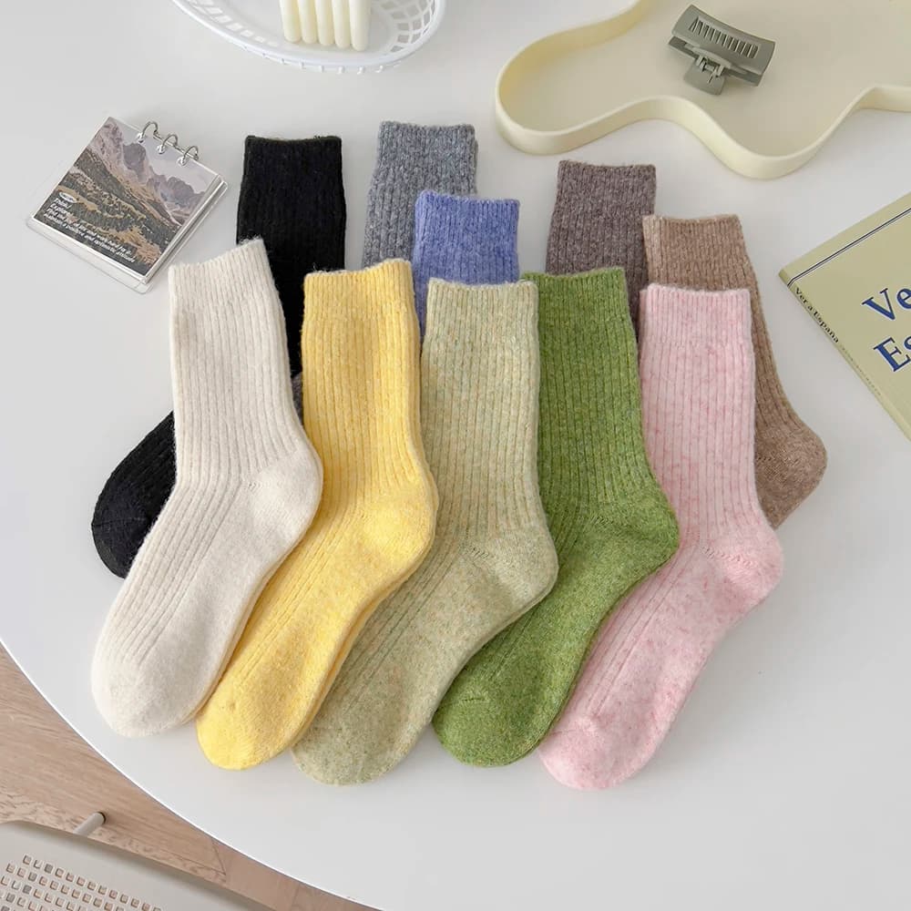 2022 Women Thermal Merino Wool Fancy Socks Autumn Winter Ins Fashion Warm Thickened Cable Knit Crew Socks Pile Socks For Girls