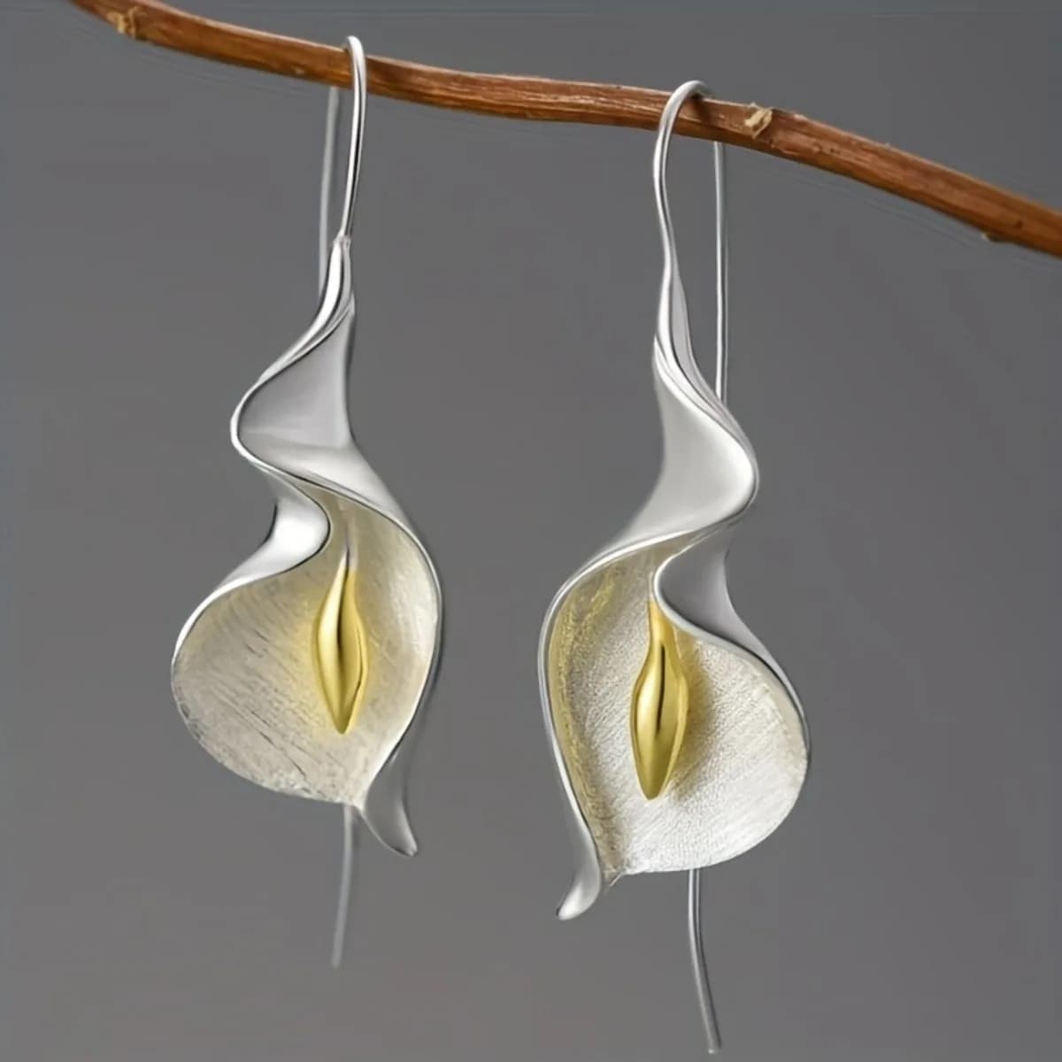 Cross-border European and American creative calla lily flower shape earrings women's fashion personality elegant earrings jewelry