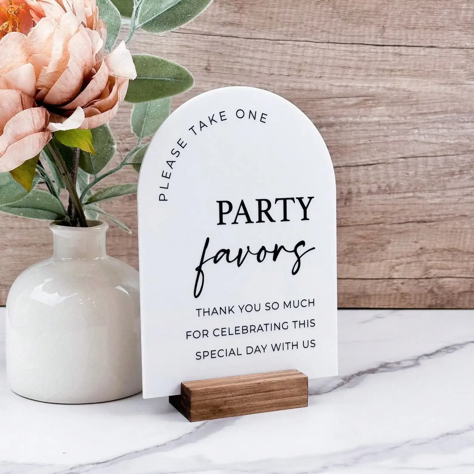 Cartello da tavolo ad arco per bomboniere, cartello per bomboniere, cartello per matrimonio in acrilico con script moderno, cartelli da tavolo per matrimoni