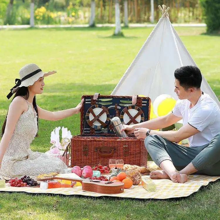 Set da picnic di alta gamma, cesto da picnic in vimini per esterni con stoviglie e tovaglietta
