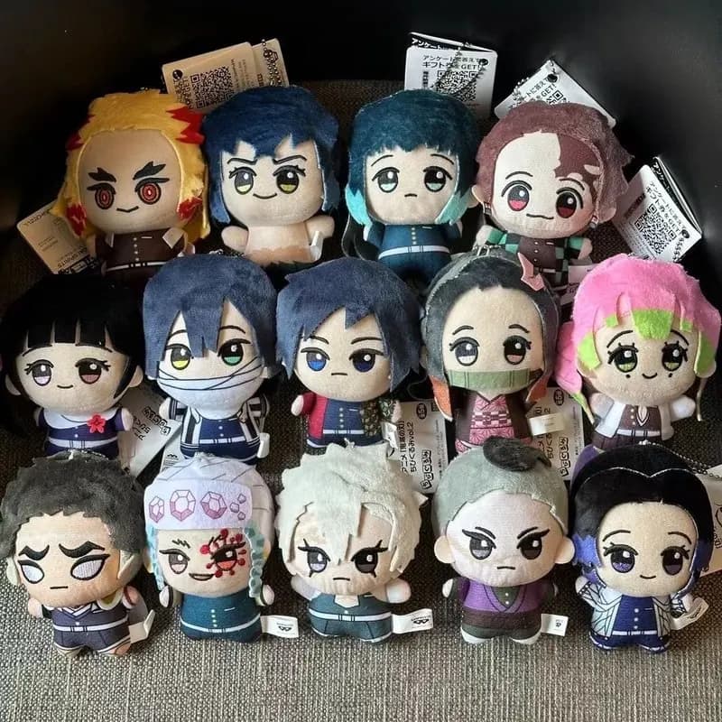 Peluche Demon Slayer: Giyu Tomioka, Muichiro Tokito, Kyojuro Rengoku, Nezuko Kamado, Shinobu Kocho, Muzan Kibutsuji - Bambole di Cotone