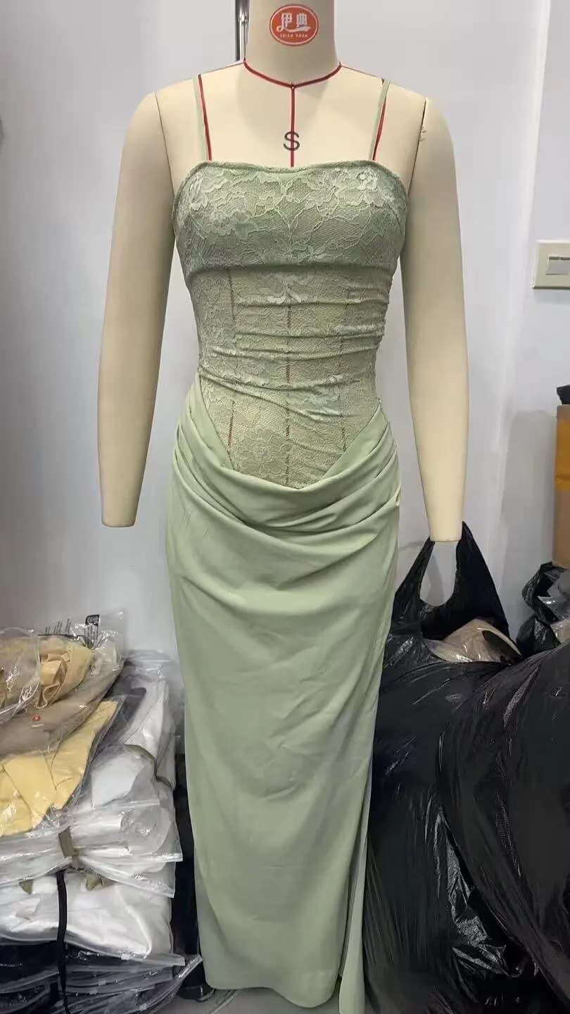 Abito Lungo Nero in Raso con Spalline Sottili e Pizzo, Vestito da Donna Sexy con Scollo a Cappuccio e Dettaglio Drappeggiato, Abiti Aderenti Primavera Estate 2026 per Feste ed Eventi Eleganti