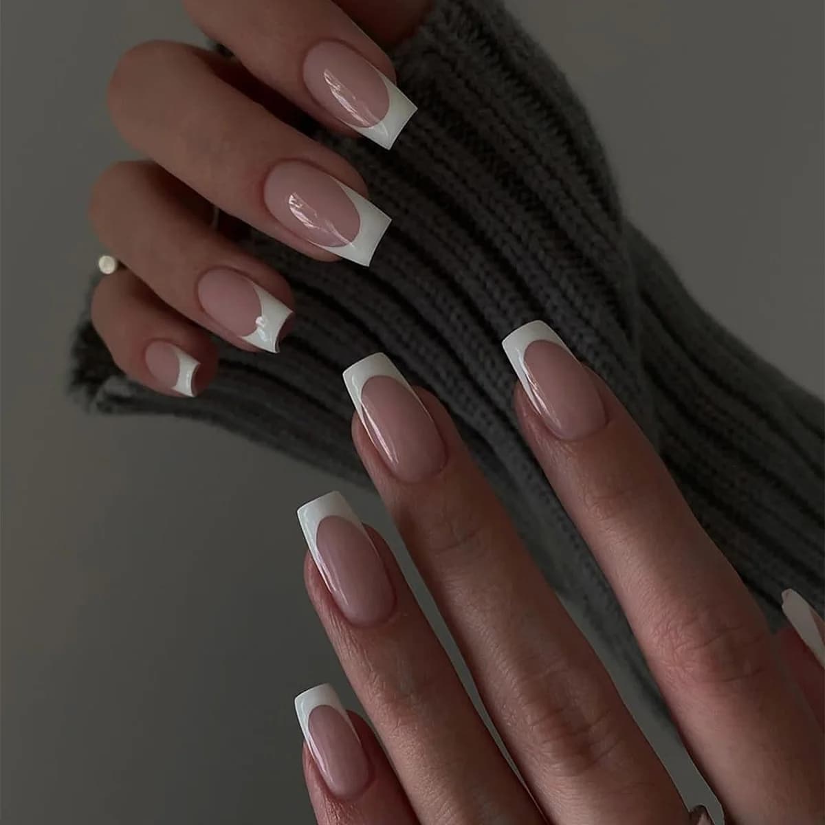 24 pezzi di media lunghezza semplice stampa sulle unghie finte con colla gelatinosa breve quadrato indossabile francese acrilico finito manicure art per le donne