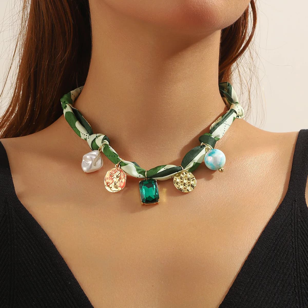 French Retro Print Silk Scarf Choker Acrylic Crystal Irregular Gems Pendant Jewelry Fashion Necklace For Women Accessories