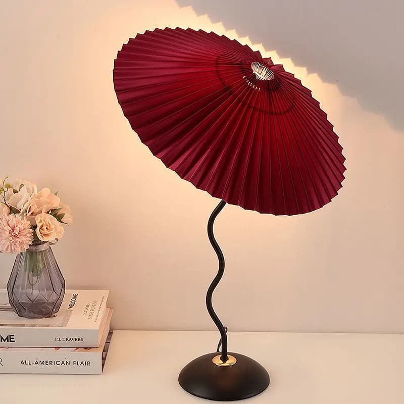 Lampada da scrivania plissettata in stile nordico lampada da comodino camera da letto creativa lampada da scrivania dal design minimalista estetico alto in stile ins